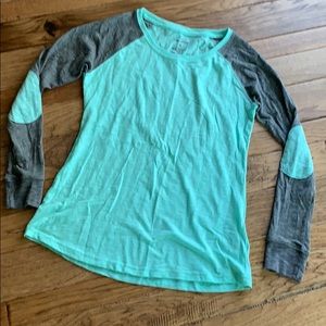 Medium long sleeve shirt